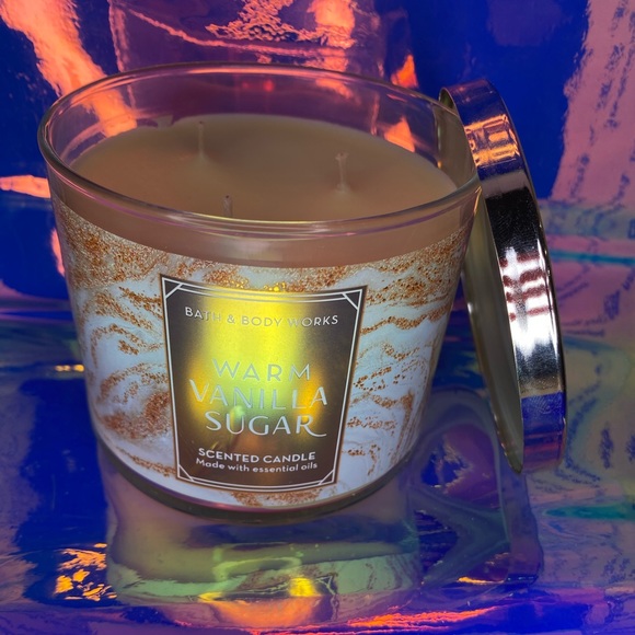 Bath and Body Candle - Picture 2 of 3